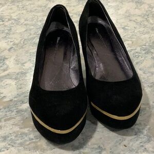 Elegant Black and Gold Women's Shoes
